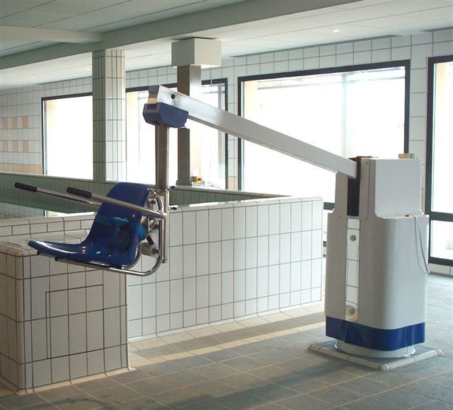 Reval pool lift